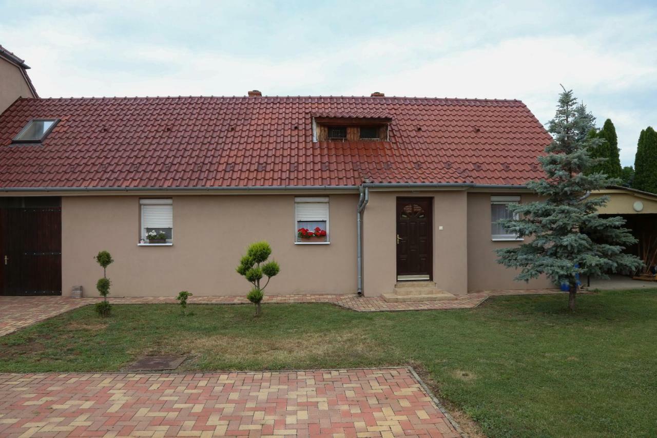Silentium Garden Apartman Sárvár Exterior foto
