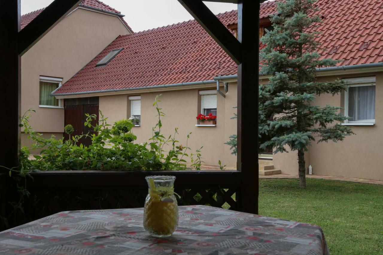 Silentium Garden Apartman Sárvár Exterior foto